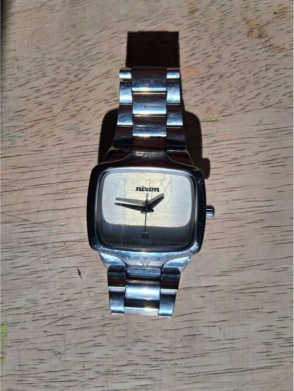 Nixon The Player Quartz Watch, Silver Toned With A White Face, Tested and Works.